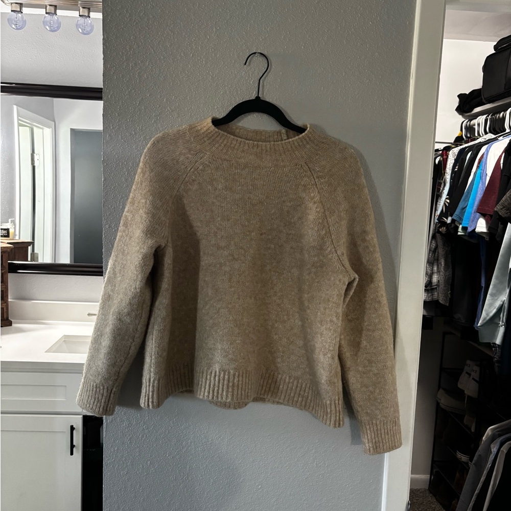 Banana Republic Women's Tan Crew Neck Sweater